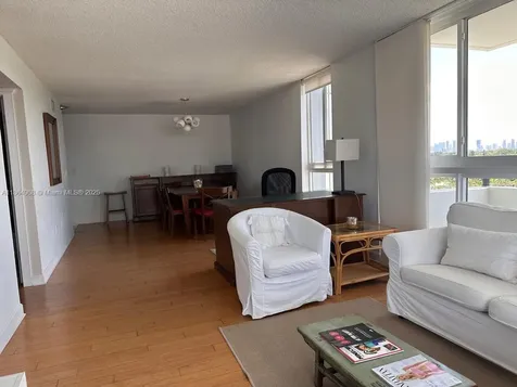 3200 Collins Avenue Miami Beach FL 33140