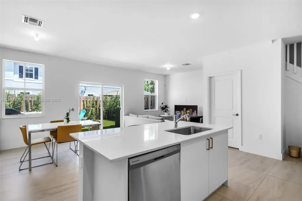 11927 NW 46th Street Coral Springs FL 33076