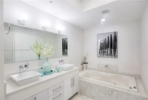 100 S Pointe Drive Miami Beach FL 33139