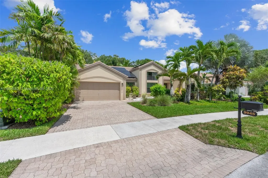 9945 W Tree Tops Court Davie FL 33328