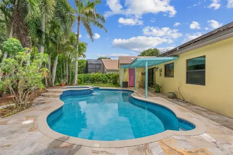 9945 W Tree Tops Court Davie FL 33328