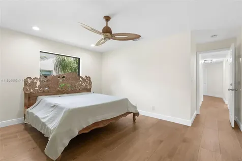 9945 W Tree Tops Court Davie FL 33328
