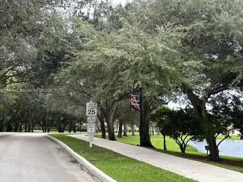 9945 W Tree Tops Court Davie FL 33328