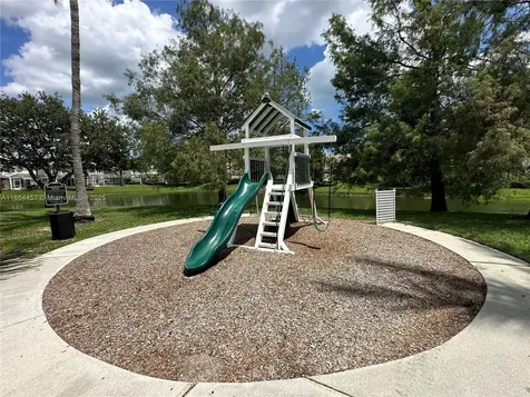 197 E Santa Barbara Way Palm Beach Gardens FL 33410