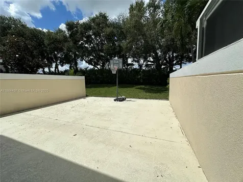 197 E Santa Barbara Way Palm Beach Gardens FL 33410