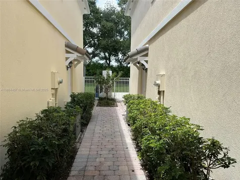197 E Santa Barbara Way Palm Beach Gardens FL 33410