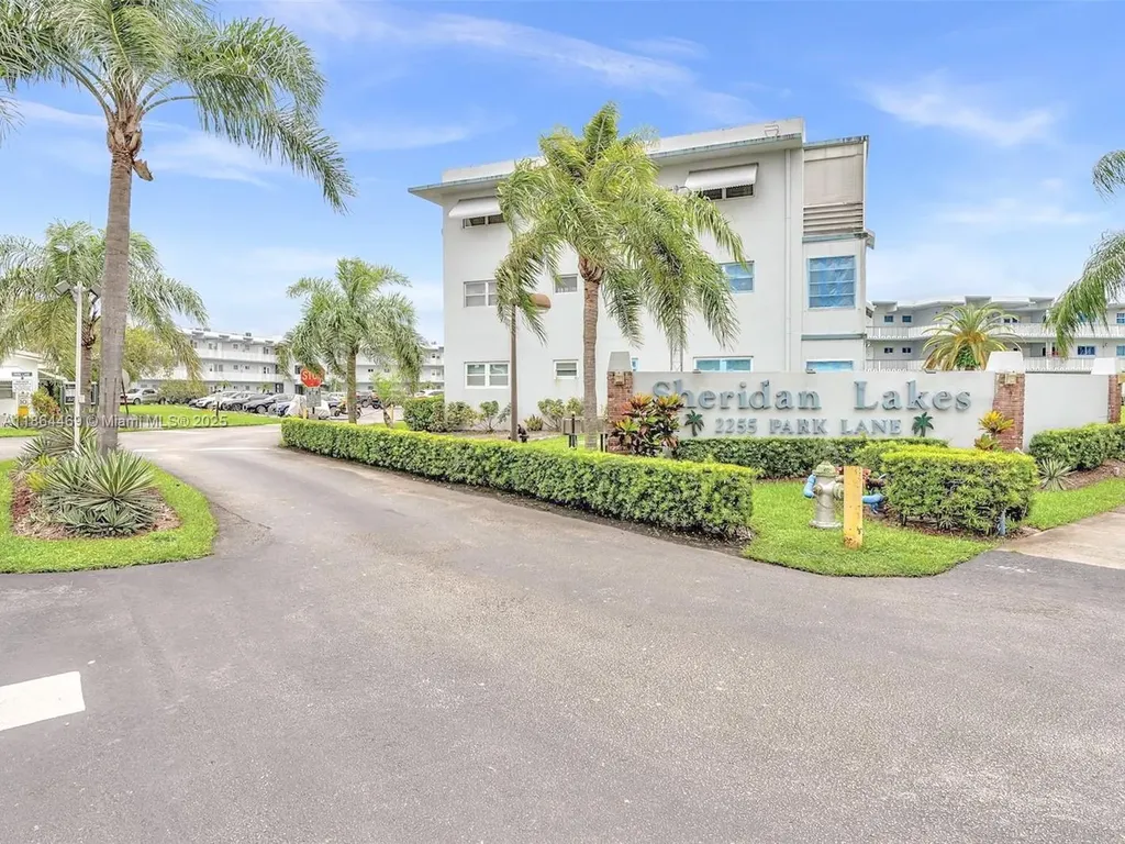 2300 Park Lane Hollywood FL 33021