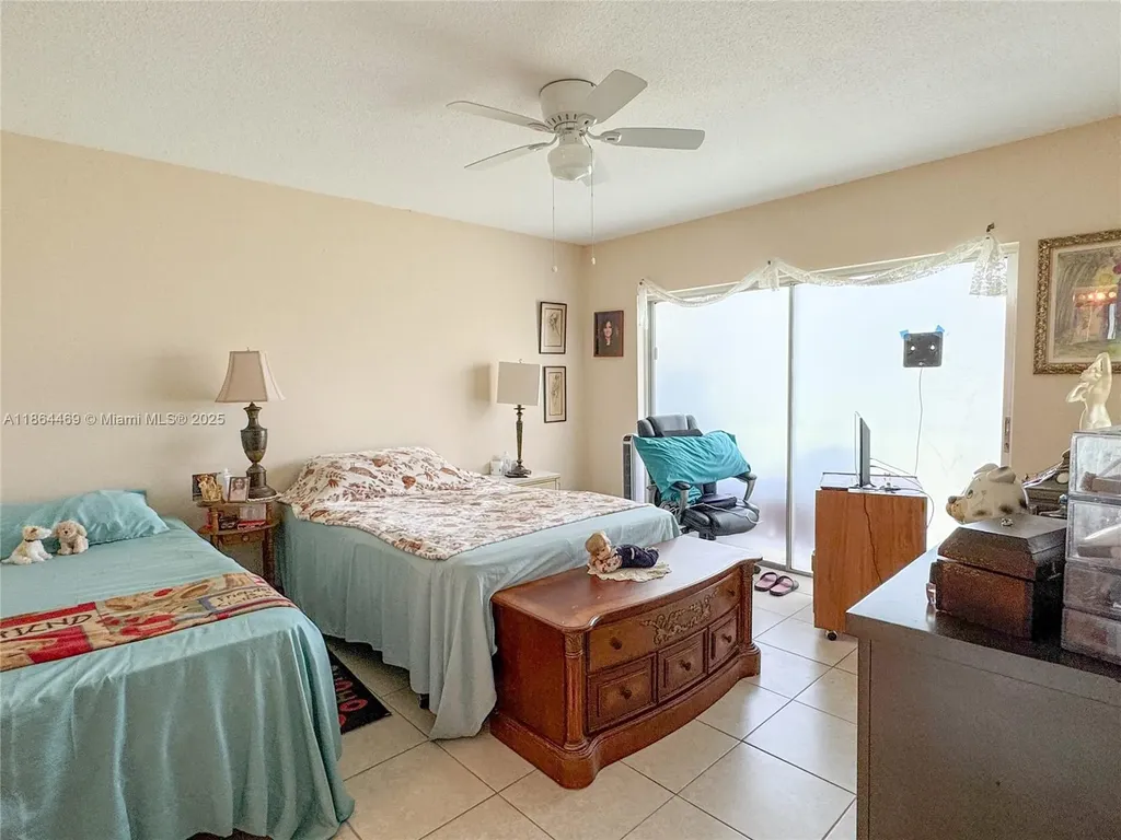 2300 Park Lane Hollywood FL 33021