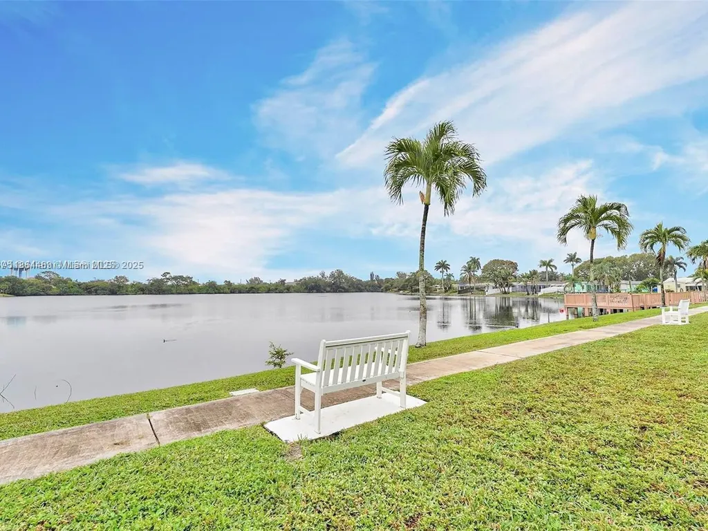 2300 Park Lane Hollywood FL 33021