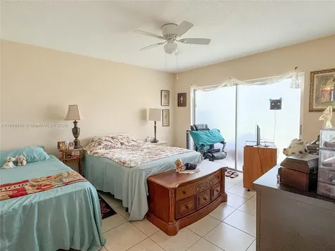 2300 Park Lane Hollywood FL 33021