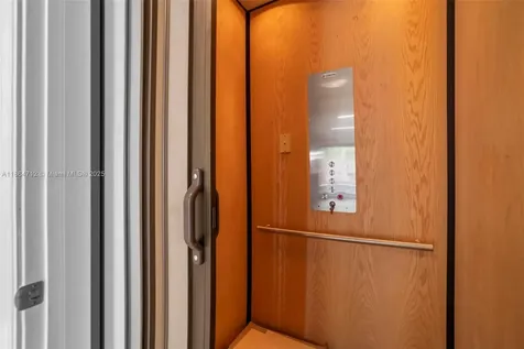 542 NE 17th Avenue Fort Lauderdale FL 33301