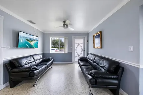 897 W 36th Street Hialeah FL 33012