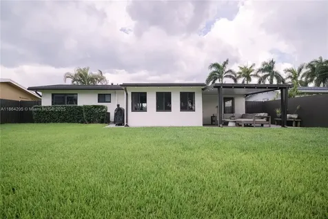 8811 NW 15th Street Pembroke Pines FL 33024