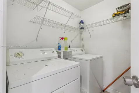 3771 SW 44th Avenue West Park FL 33023