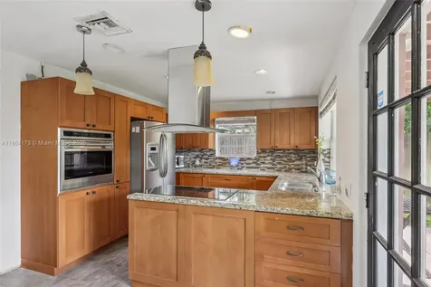 3771 SW 44th Avenue West Park FL 33023