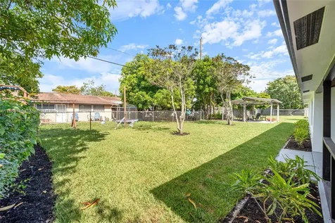 600 SW 64th Parkway Pembroke Pines FL 33023