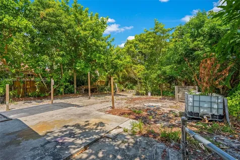 2433 NW 20th Street Fort Lauderdale FL 33311