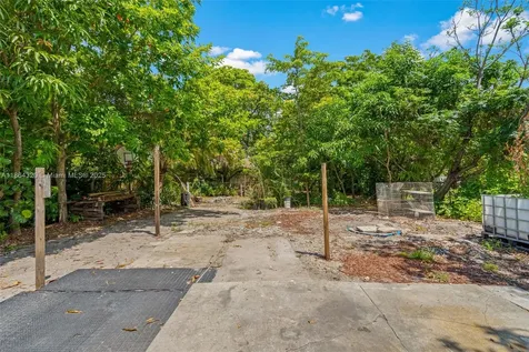 2433 NW 20th Street Fort Lauderdale FL 33311