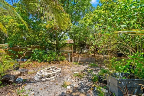 2433 NW 20th Street Fort Lauderdale FL 33311