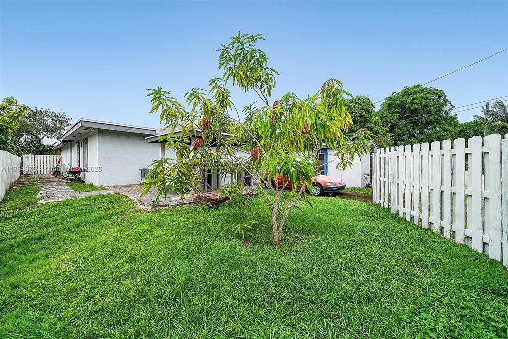 31 SW 11th Avenue Delray Beach FL 33444