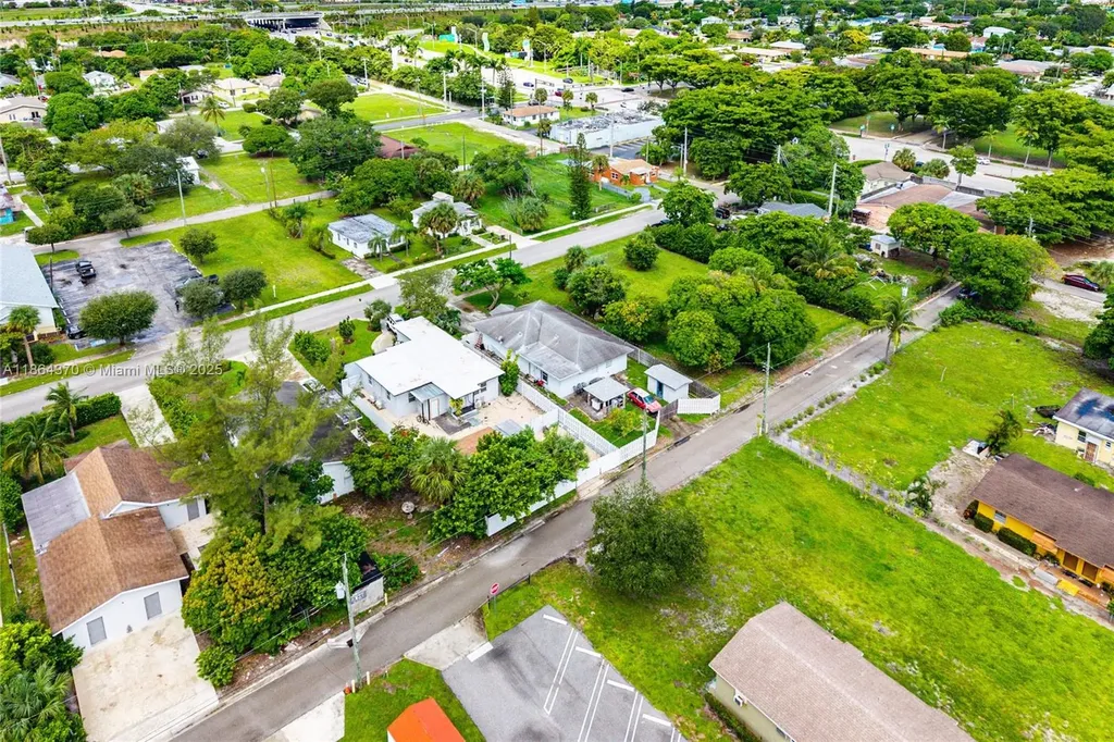 31 SW 11th Avenue Delray Beach FL 33444