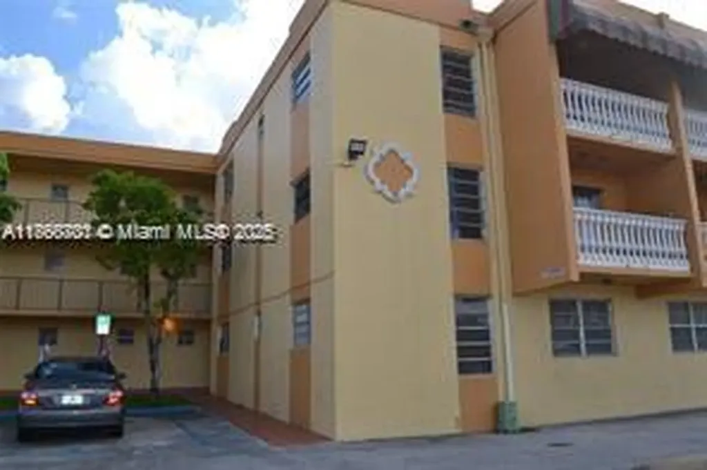 525 W 69th Street Hialeah FL 33014