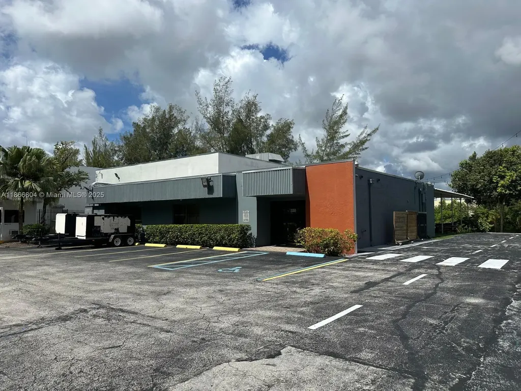 2350 NW 96th Avenue Doral FL 33172