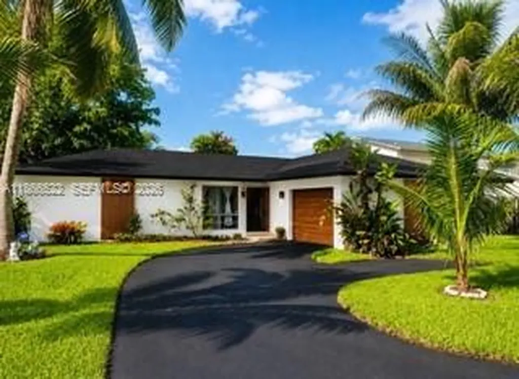 7551 SW 42nd Place Davie FL 33314