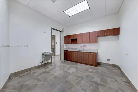 135 San Lorenzo Avenue Coral Gables FL 33146
