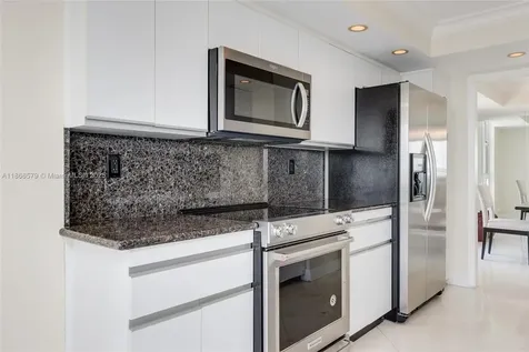 4000 Towerside Terrace Miami FL 33138