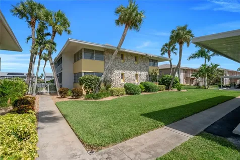 4613 SE 5th Avenue Cape Coral FL 33904