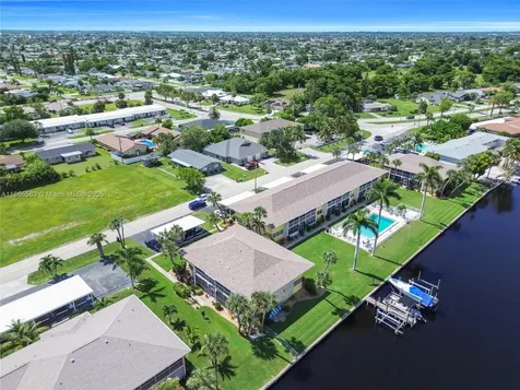 4613 SE 5th Avenue Cape Coral FL 33904