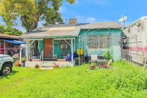 3288 NW 36th Street Miami FL 33142