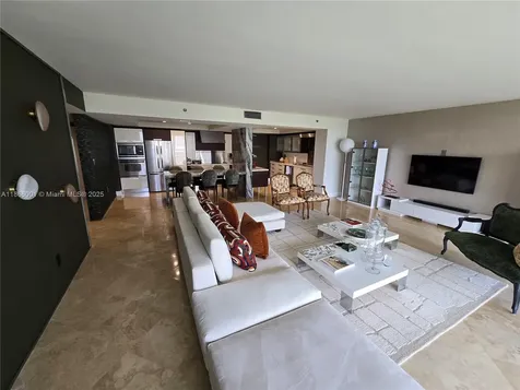 11113 Biscayne Boulevard Miami FL 33181