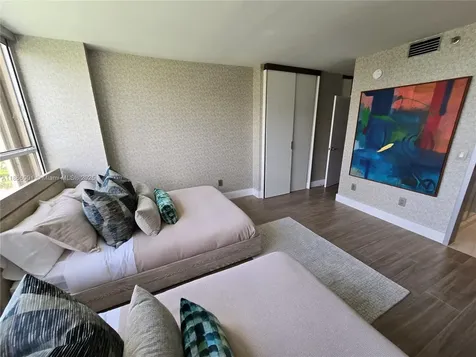 11113 Biscayne Boulevard Miami FL 33181
