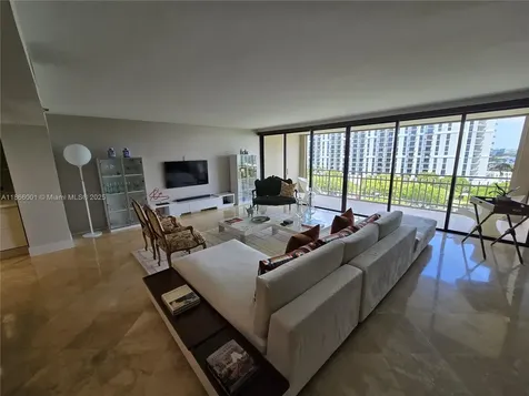 11113 Biscayne Boulevard Miami FL 33181