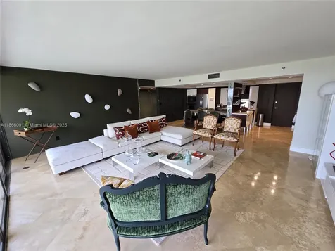 11113 Biscayne Boulevard Miami FL 33181