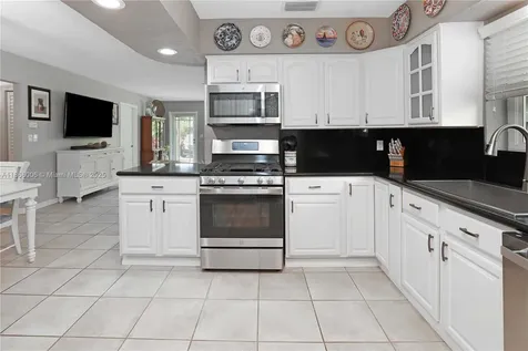 1247 Washington Street Hollywood FL 33019