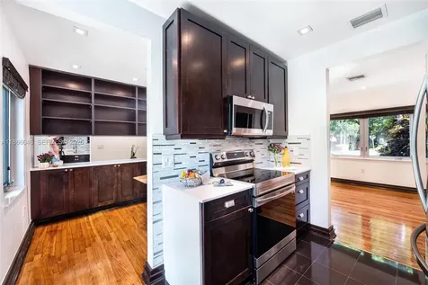 6320 NW 41st Street Virginia Gardens FL 33166
