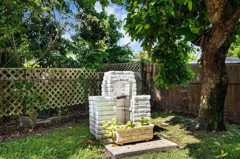 6320 NW 41st Street Virginia Gardens FL 33166