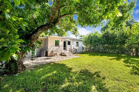 6320 NW 41st Street Virginia Gardens FL 33166