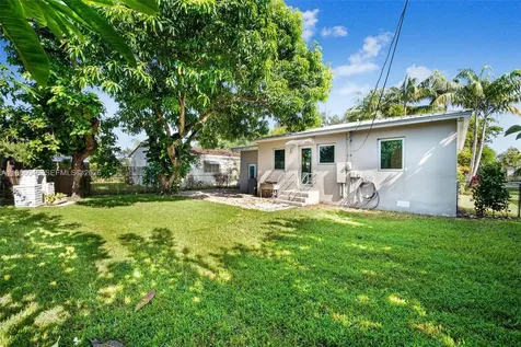 6320 NW 41st Street Virginia Gardens FL 33166