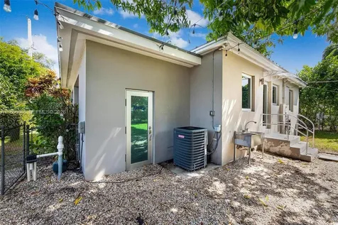 6320 NW 41st Street Virginia Gardens FL 33166