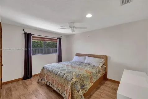 3721 N Park Road Hollywood FL 33021