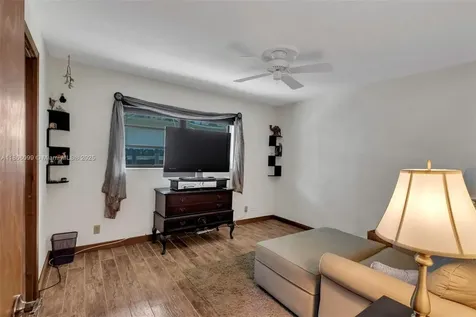 3721 N Park Road Hollywood FL 33021