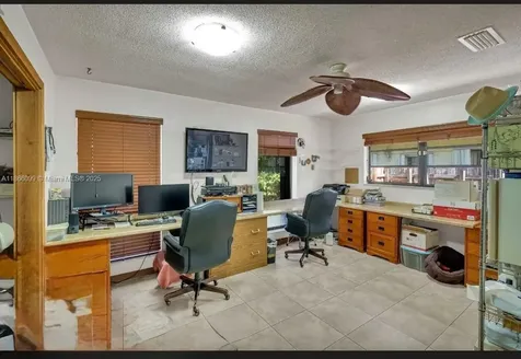 3721 N Park Road Hollywood FL 33021
