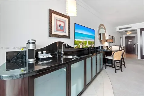 4391 Collins Avenue Miami Beach FL 33140