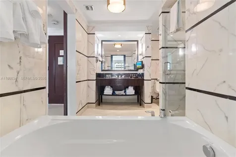 4391 Collins Avenue Miami Beach FL 33140