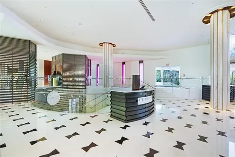 4391 Collins Avenue Miami Beach FL 33140