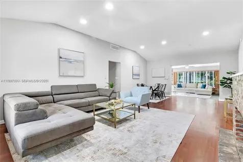 460 NW 88th Terrace El Portal FL 33150